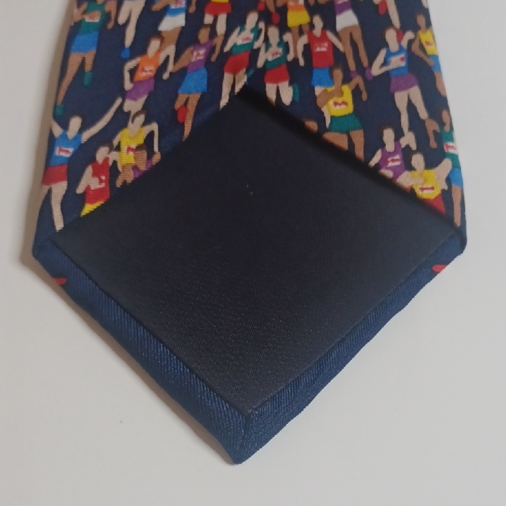 Colorful Runner Pattern Tie - Picture 4 of 12